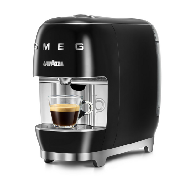 18378e8438e66590a0a95ebbd5c1c8d4c96a6bda_lavazza_a_modo_mio_capsule_coffee_machine_smeg_black_18000452_2_7a412954_high-standard.png