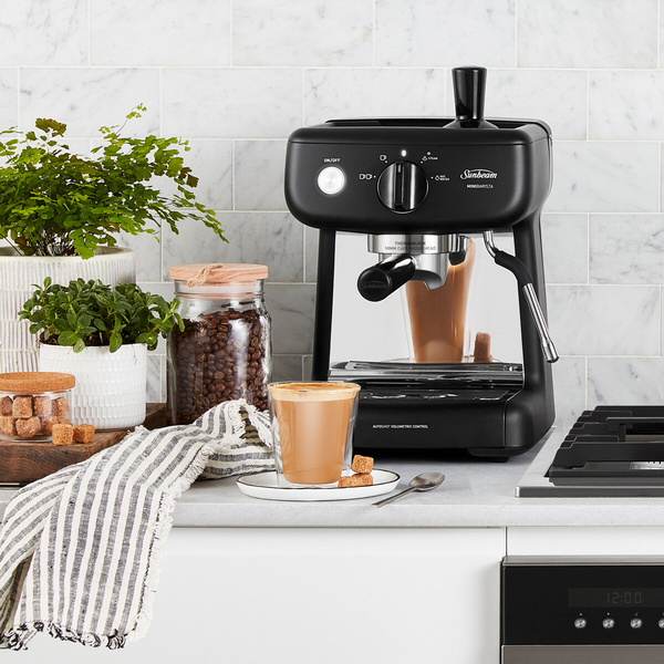 a7524ffedfee343c08949226c8a6055369f7dcac_Sunbeam_Mini_Barista_Espresso_Coffee_Machine_Black_EM4300K_lifestyle_high-standard-1.png